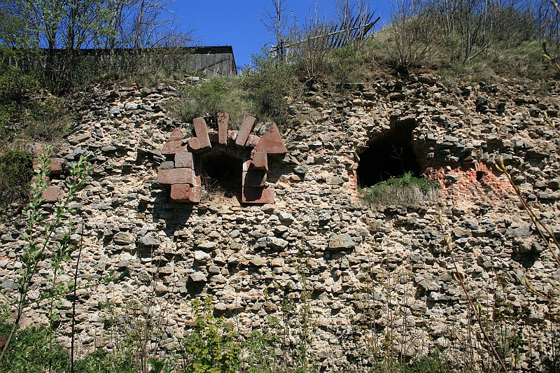 a 651